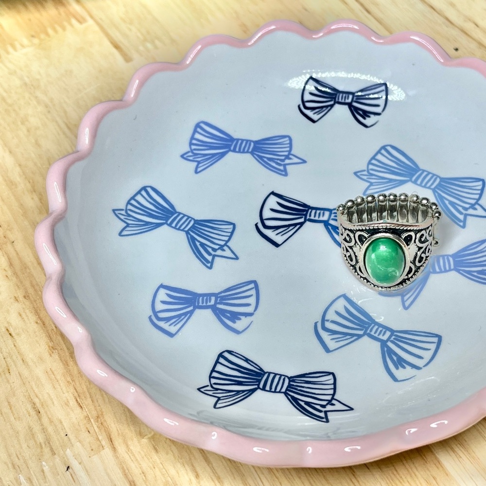 Kirklands Pink Blue Bow Jewelry Dish Scalloped Edges Trendy Cute Gift Home Decor